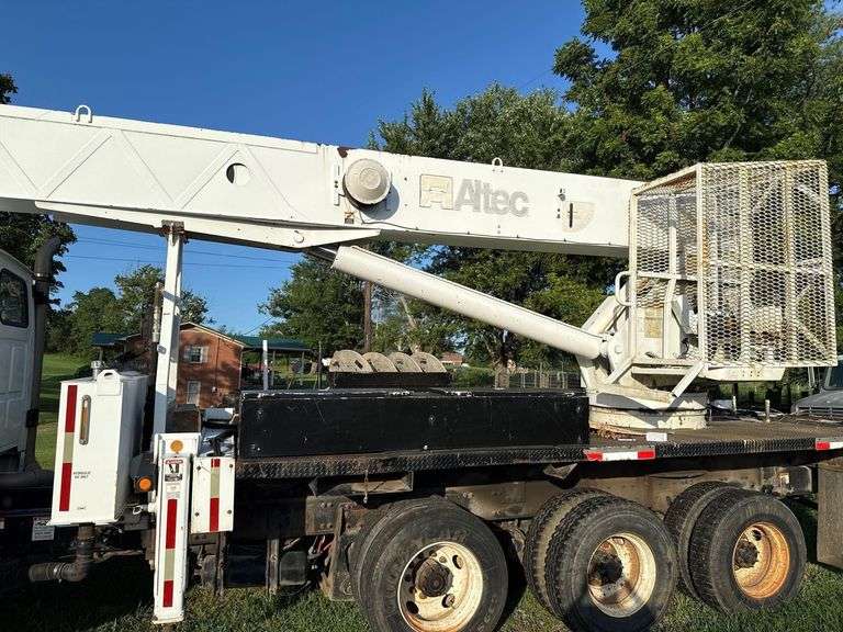 Sterling Crane Truck L9500 Series, 38 ton, Main Boom 127 ft, 44,436 miles, 475hrs- Has Title