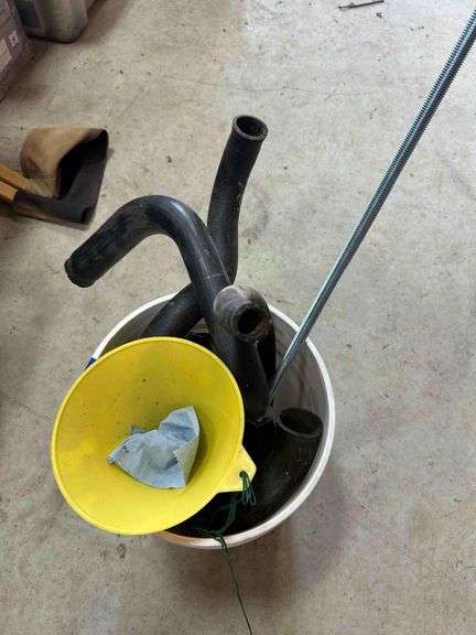 Miscellaneous Funnels and Rubber Pipes