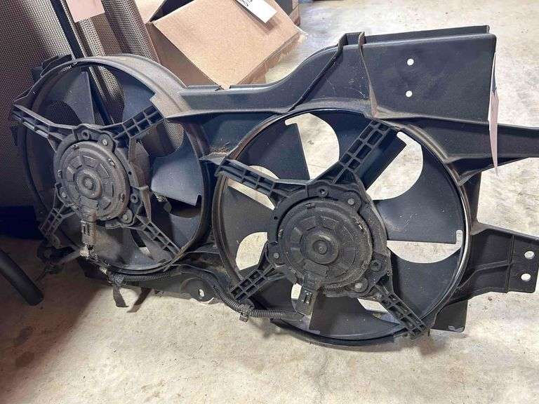 Chrysler Dual Radiator Fan/ Motor Fan Assembly