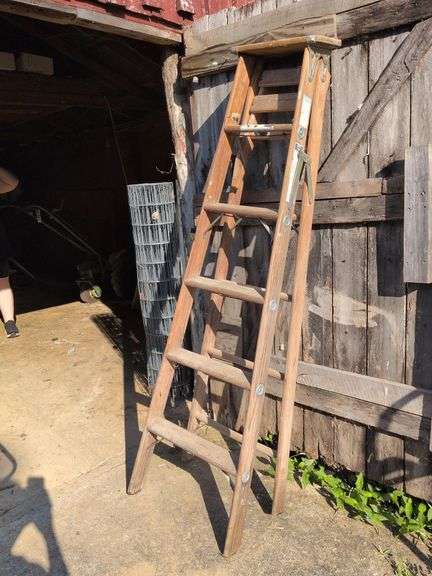 6ft Blue Ribbon Wood Ladder