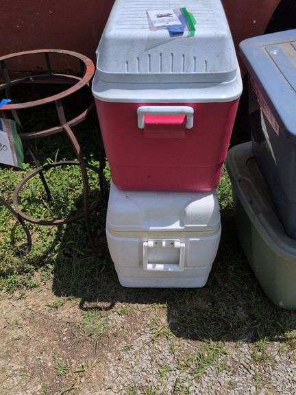 2 Coolers - Igloo and Rubbermaid