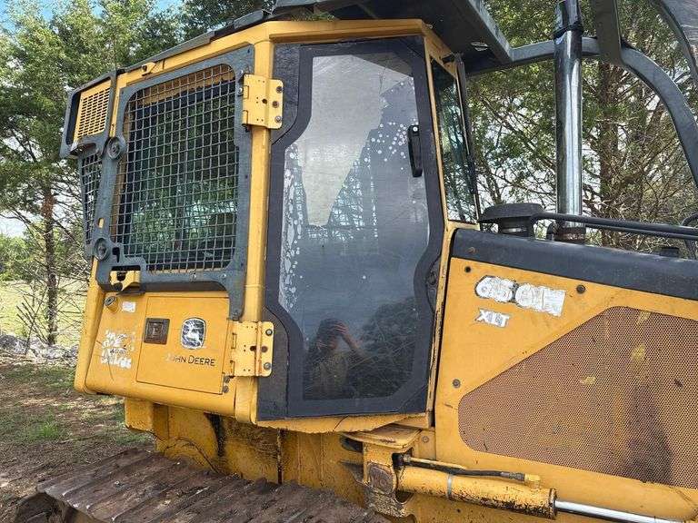 2003 John Deere 650H XLT  Bulldozer-Enclosed Cab A/C, Hydraulic Blade, 9740 hours. Serial # T0650HX924106- Bill of Sale