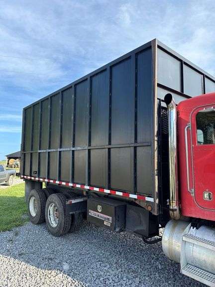 1997 Peterbilt Dump Truck- Brand New Bed and Hydraulic Lift Assembly, 687,973 Miles- Has Title