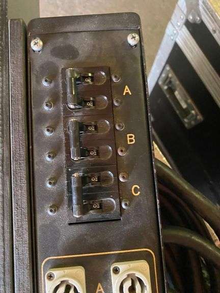Pair of Link 220V Power Distribution Boxes with Cables