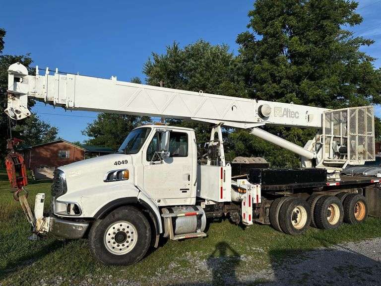 Sterling Crane Truck L9500 Series, 38 ton, Main Boom 127 ft, 44,436 miles, 475hrs image