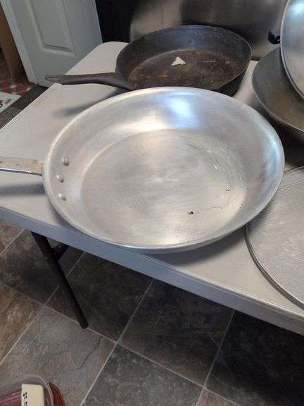 Misc. Pans, Cast Aluminum Skillet, Cast Iron Skillet, Wok and Splatter Screen image