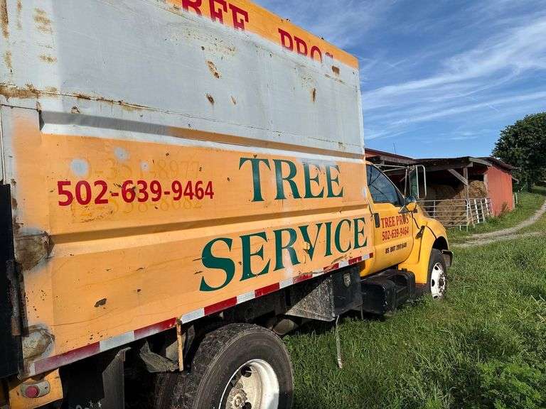 2000 Ford F650 Chipper Truck- CAT Motor, Electric Dump Bed, 184,195 miles. Has Title (Used Ether to start then runs fine)