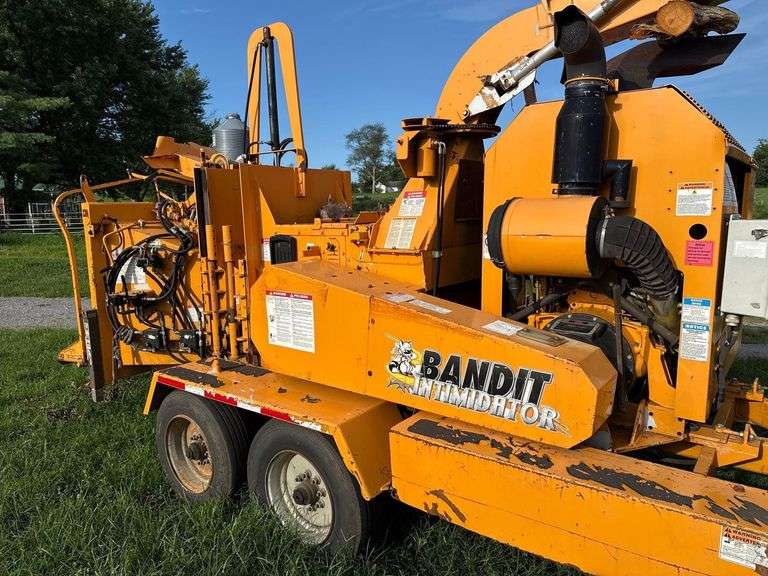2013 Bandit Intimidator 1990 Wood Chipper- Hydraulic Winch and Lift Cylinder 3,375 Hrs, Serial # 4FMUS2223GR501841 image