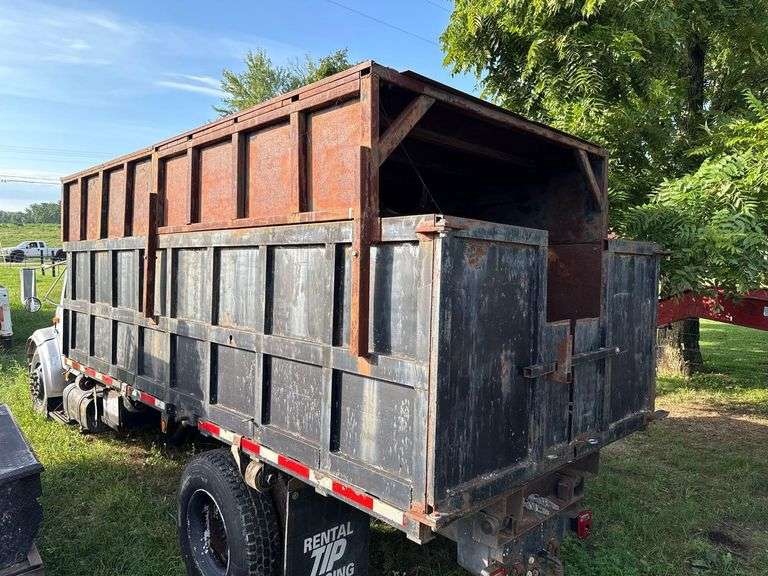1998 International Navistar 4700 DT 466E- Dump Bed with Removeable Top, 62,831 Miles . Model 4700 4X2- Has Title