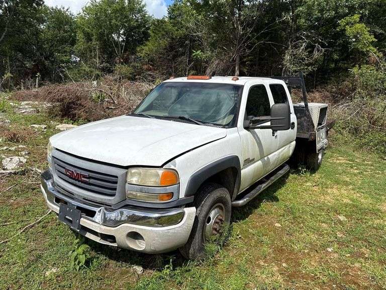 2005 GMC Sierra 3500 flatbed truck-Large Front Main Seal Leak, Good Parts Truck image