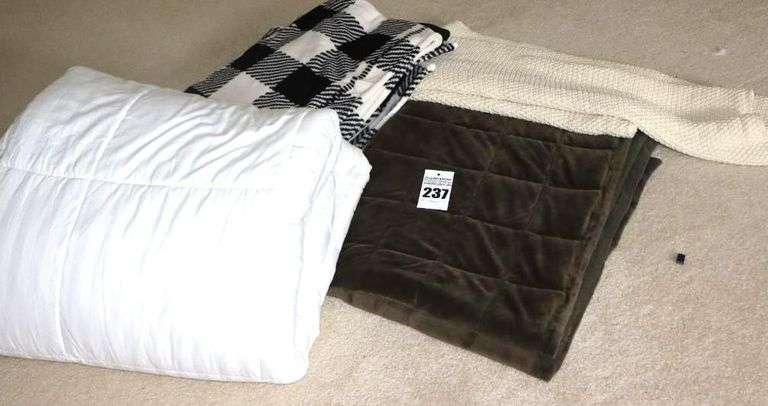 Goose Down Comforter (K), & 3 quilts etc. image
