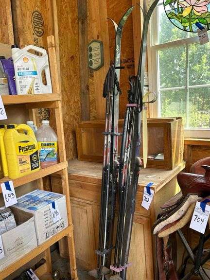 2 Sets Of Snow Skis