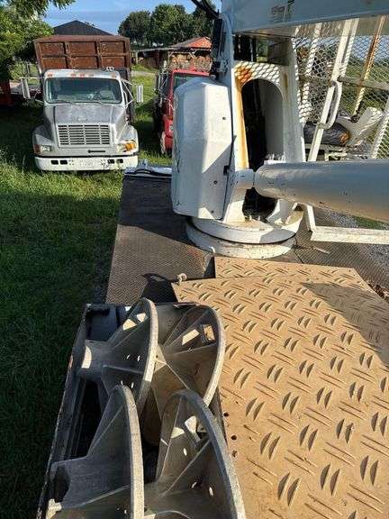 Sterling Crane Truck L9500 Series, 38 ton, Main Boom 127 ft, 44,436 miles, 475hrs- Has Title