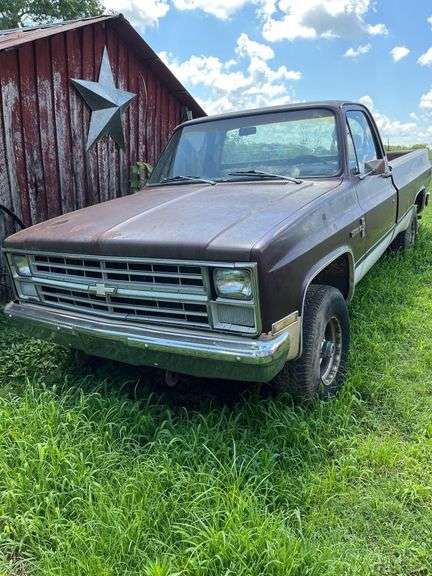 1983 CHEVROLET C/K Pickup Brown and White 1983 Chevrolet 4x4 350 - Runs Good image