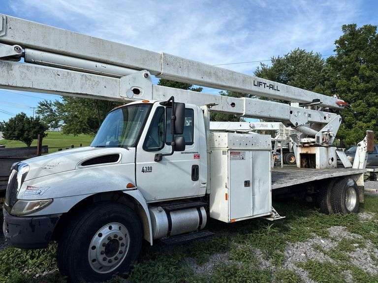 International 4300 DT466 Bucket Truck with Lift-All Boom Capacity 1500 lbs image