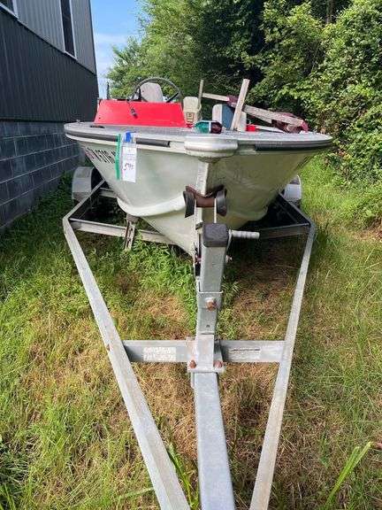 14’ Cherokee Fishing Boat with a Johnson 25 Motor