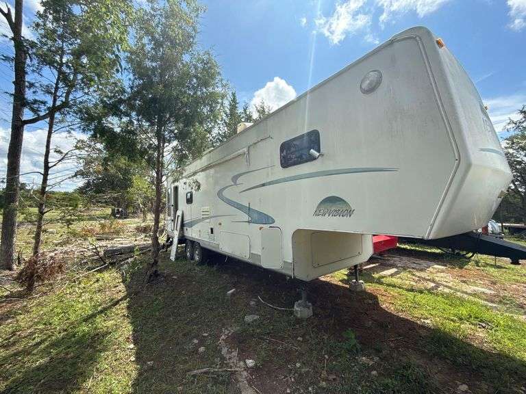 32ft New Vision Fifth Wheel Camper- Needs Major TLC- Bill of Sale image
