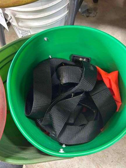 Seated Bucket