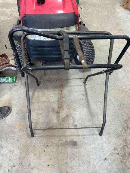 Saddle (Double T Saddlery) with Blanket and Stand