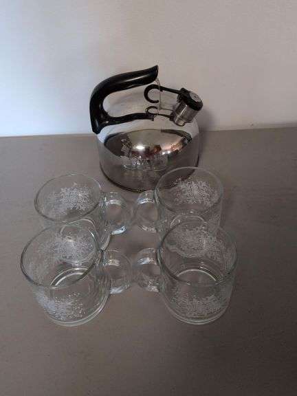 4 Coffee Cups and a Tea Kettle image