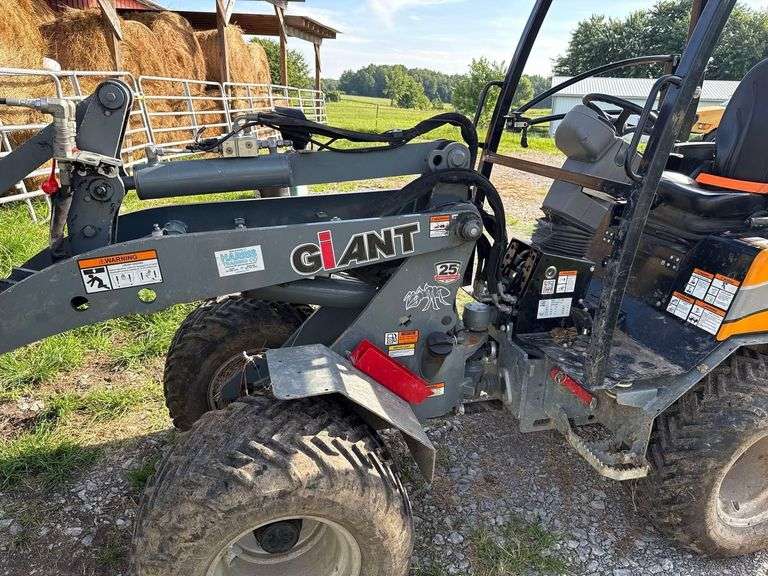 2022 Giant G2700 X-TRA HD Articulating Wheel Loader- 858 Hrs, with Grappler Attachment, Serial # G2700XH22002- Bill of Sale