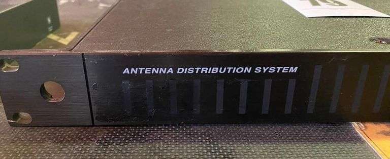 Shure UA845-SWB UHF Antenna Distribution System