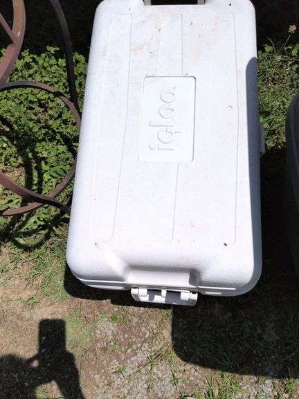 2 Coolers - Igloo and Rubbermaid