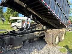 1997 Peterbilt Dump Truck- Brand New Bed and Hydraulic Lift Assembly, 687,973 Miles- Has Title