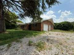 Tract 9: Brick House, Shop & Barn on 5.64+/- Acres