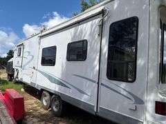 32ft New Vision Fifth Wheel Camper- Needs Major TLC- Bill of Sale