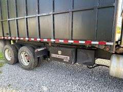 1997 Peterbilt Dump Truck- Brand New Bed and Hydraulic Lift Assembly, 687,973 Miles- Has Title