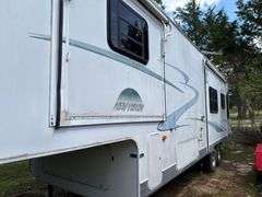 32ft New Vision Fifth Wheel Camper- Needs Major TLC- Bill of Sale