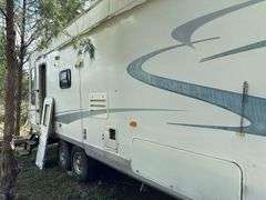 32ft New Vision Fifth Wheel Camper- Needs Major TLC- Bill of Sale