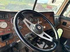 1997 Peterbilt Dump Truck- Brand New Bed and Hydraulic Lift Assembly, 687,973 Miles- Has Title