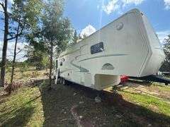 32ft New Vision Fifth Wheel Camper- Needs Major TLC- Bill of Sale