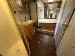 32ft New Vision Fifth Wheel Camper- Needs Major TLC- Bill of Sale