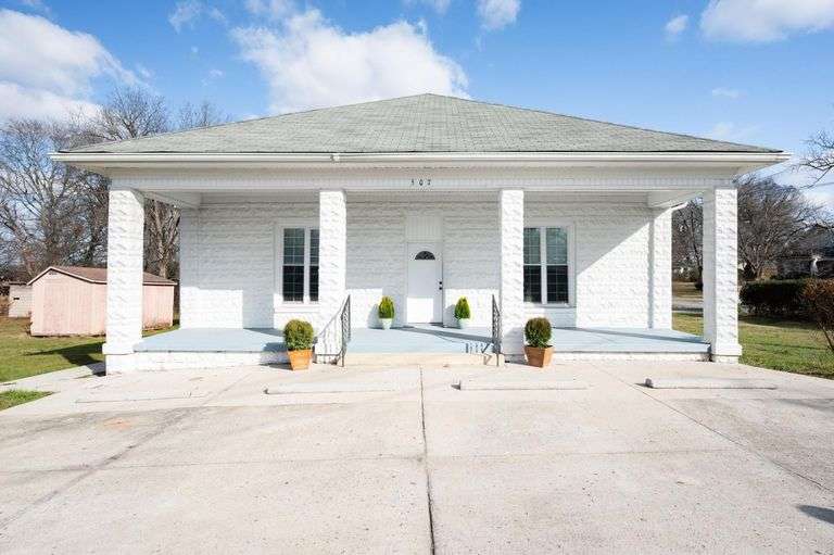 REAL ESTATE: 507 East Lane, Shelbyville, TN image