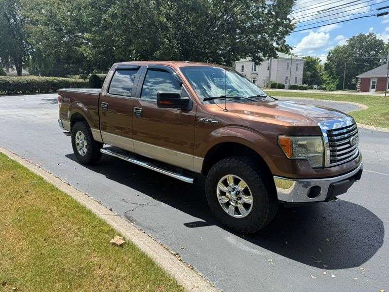 2011 Ford F-150 XLT 4x4- 4 Door with 5.5ft bed- Cosmetic Damage Only- VIN# 1FTFW1EF1BFA24139- Has Clean Title image