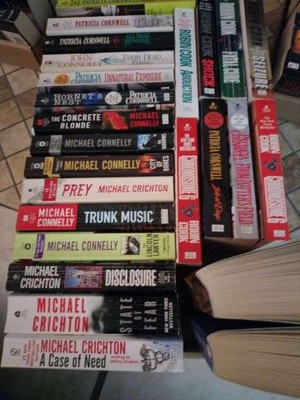 Paper Back Books (Michael Connelly, Michael Crichton, Patricia Cornwell, John Connolly, Robin Cook, Robert Ludlum, others) image