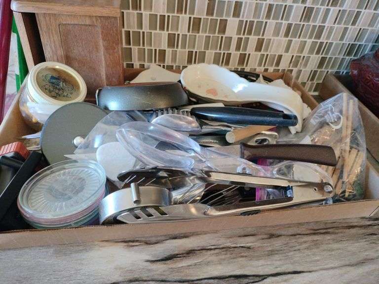 Kitchen Utensils image