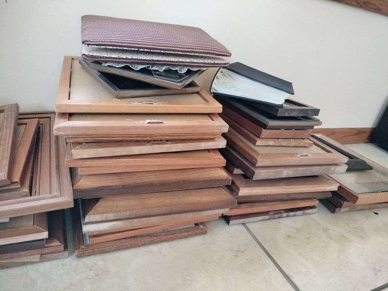 Picture frames of various sizes image