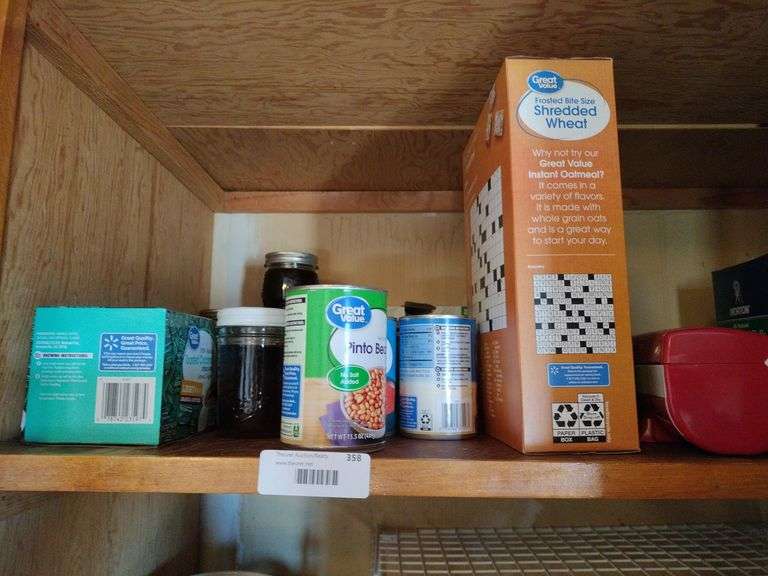 Content of Shelf With Food image