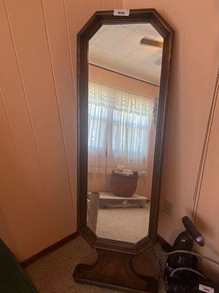 Free Standing mirror image