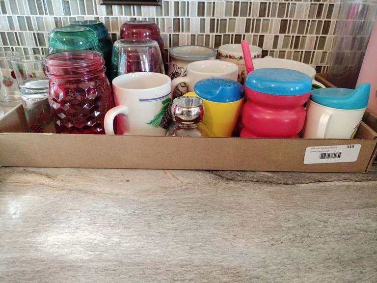 Coffee mugs, drinkware image