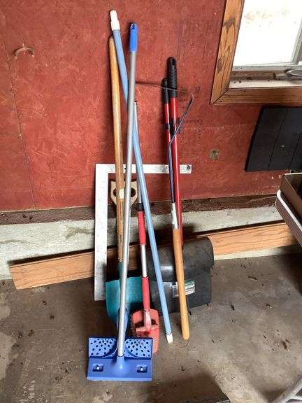 Cleaning Tools; Square; Saw image