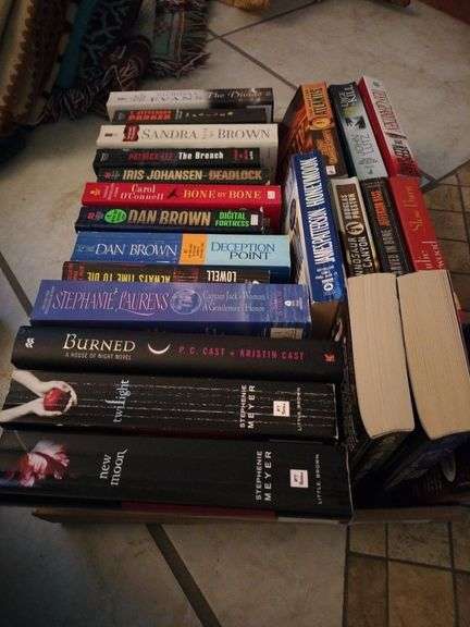 Paper Back Books (Sandra Brown, Dan Brown, Iris Johansen, Nicholas Evans, Others) image