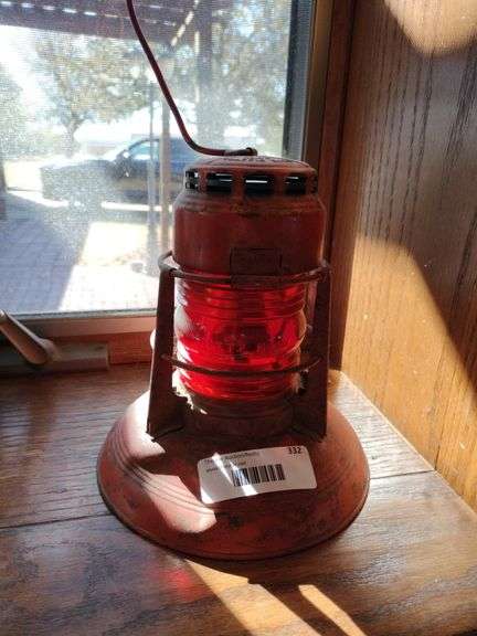 Dietz No. 40 Traffic Gard red oil lamp image