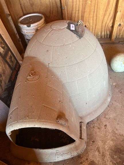 Petmate animal Igloo; Penetreat, carpet (DOES NOT include Big Game Shooting Bench) image