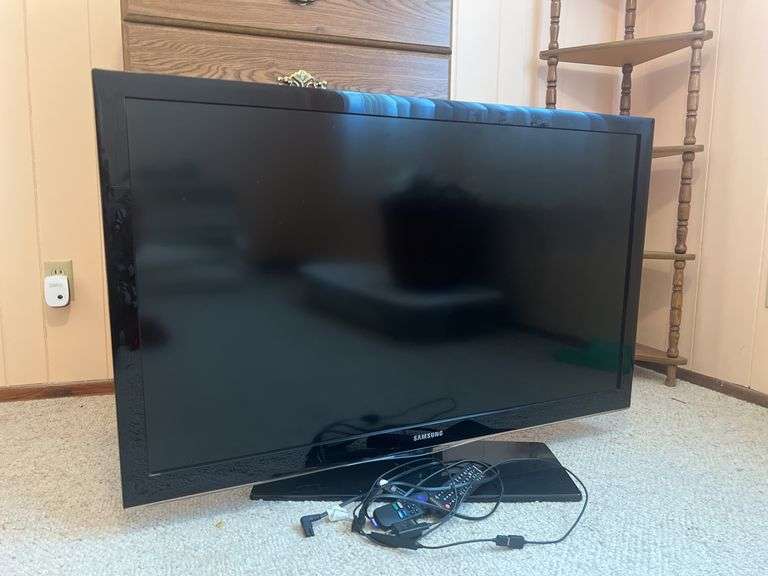 46" Samsung Television image