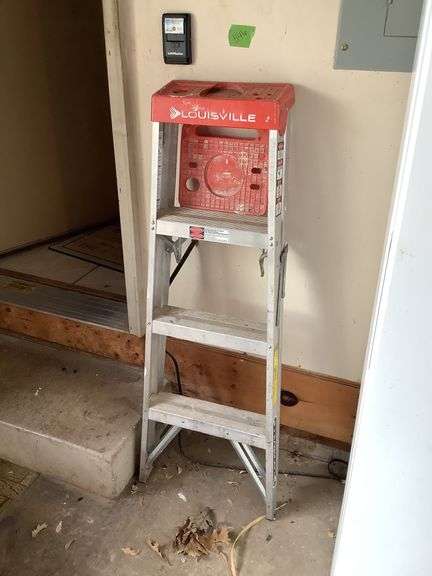 200 lb Capacity 4 Foot Ladder image